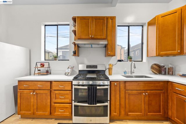 1526 Munson Way, Oakland, CA 94606