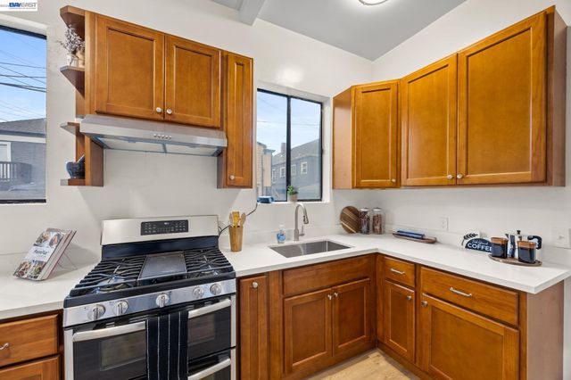 1526 Munson Way, Oakland, CA 94606