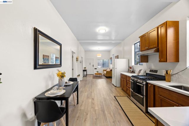 1526 Munson Way, Oakland, CA 94606