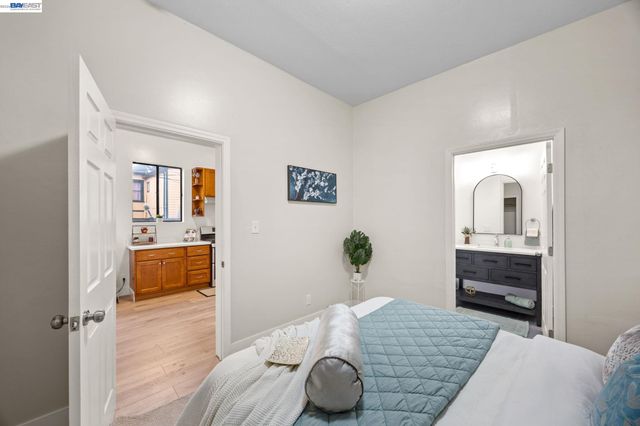 1526 Munson Way, Oakland, CA 94606