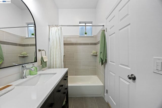 1526 Munson Way, Oakland, CA 94606