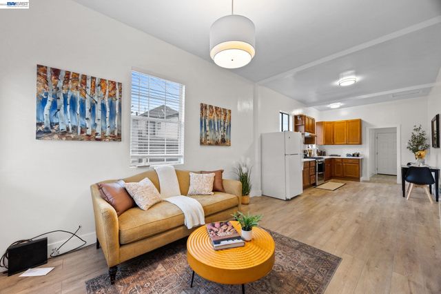 1526 Munson Way, Oakland, CA 94606