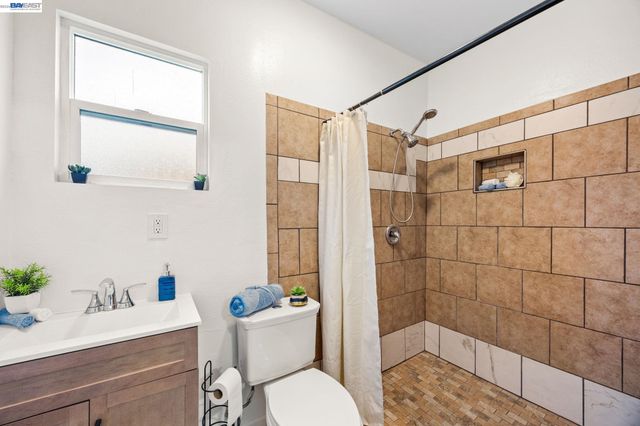 1526 Munson Way, Oakland, CA 94606