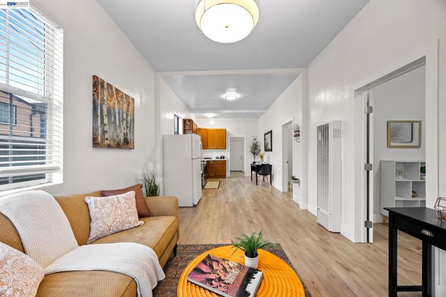 1526 Munson Way, Oakland, CA 94606