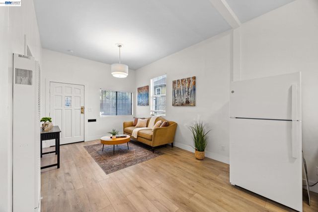 1526 Munson Way, Oakland, CA 94606