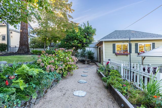 359 Linden Ave, Auburn, CA 95603