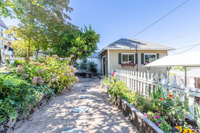 359 Linden Ave, Auburn, CA 95603