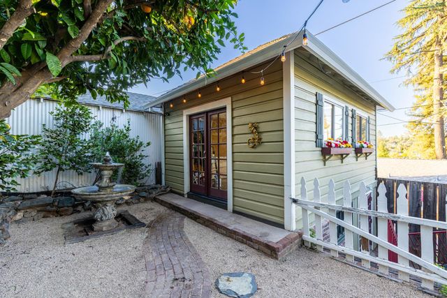 359 Linden Ave, Auburn, CA 95603