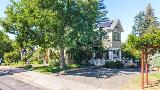 359 Linden Ave, Auburn, CA 95603