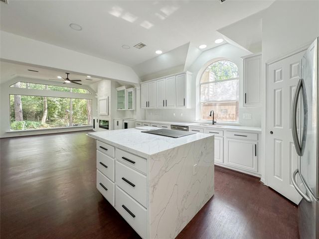 93 N Acacia Park Circle, The Woodlands, TX 77382