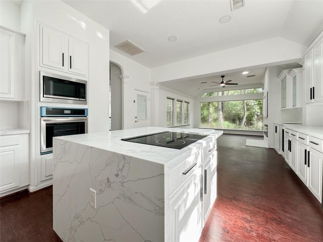 93 N Acacia Park Circle, The Woodlands, TX 77382