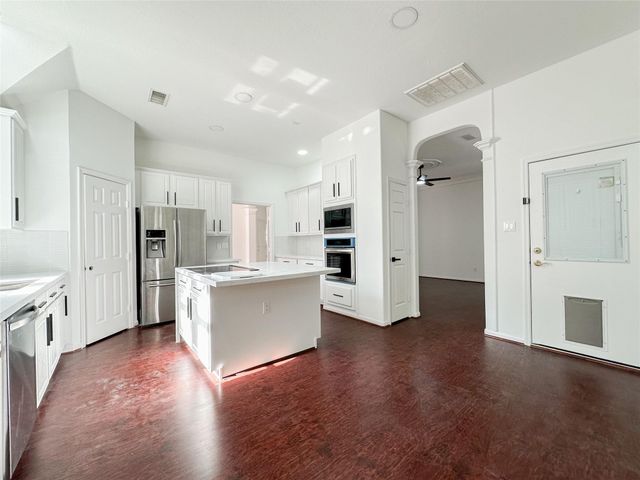 93 N Acacia Park Circle, The Woodlands, TX 77382