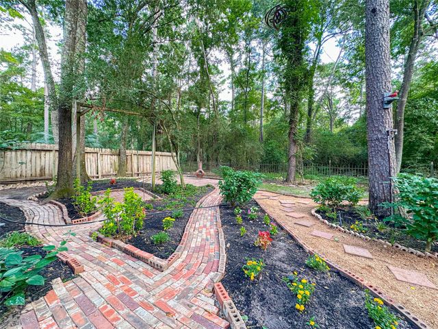 93 N Acacia Park Circle, The Woodlands, TX 77382