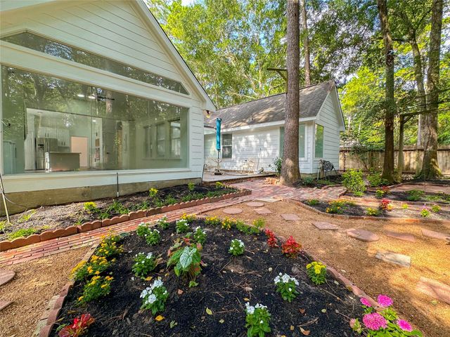 93 N Acacia Park Circle, The Woodlands, TX 77382