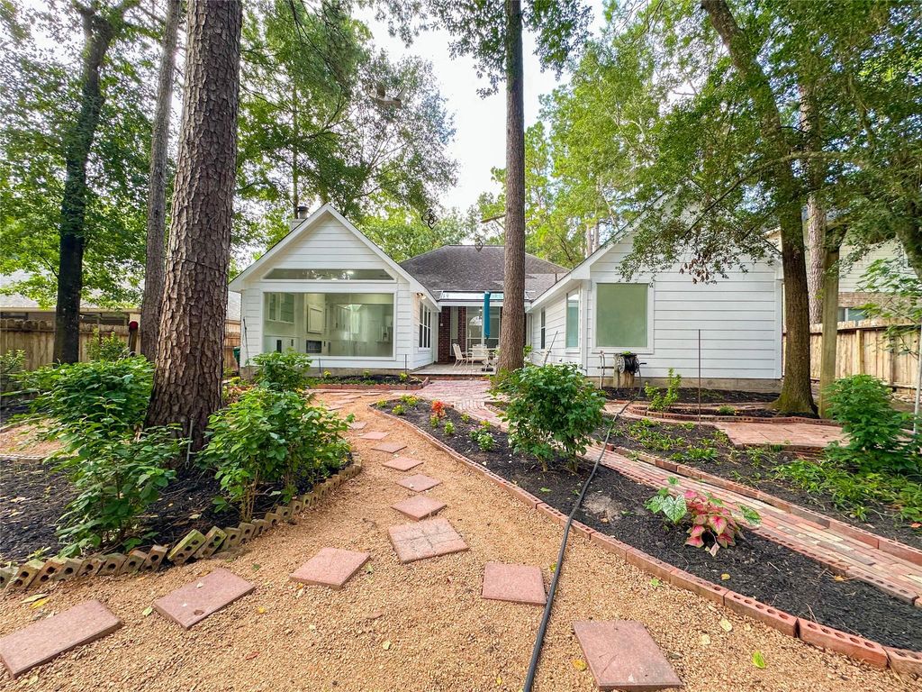 93 N Acacia Park Circle, The Woodlands, TX 77382