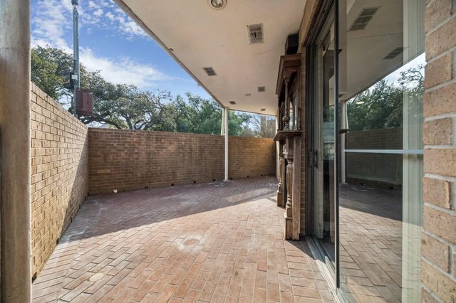5200 Weslayan Street 101, Houston, TX 77005
