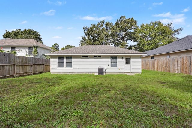 5540 N Buffalo Cir, Willis, TX 77378