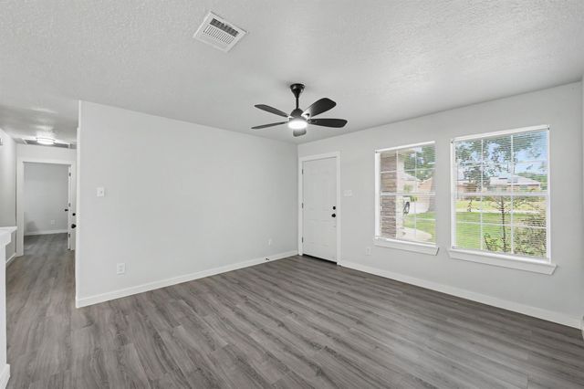 5540 N Buffalo Cir, Willis, TX 77378