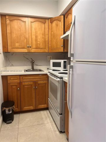 5201 NW 7th Street 314, Miami, FL 33126