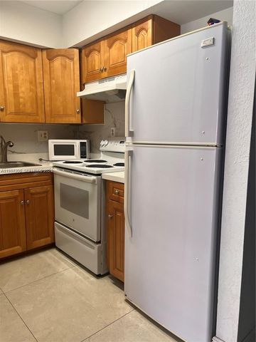 5201 NW 7th Street 314, Miami, FL 33126