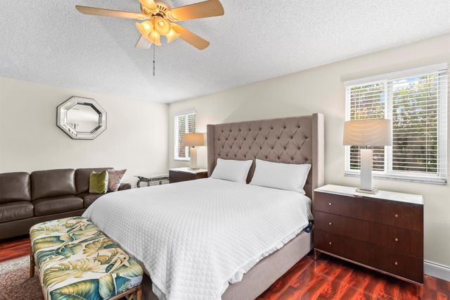 6700 Via Regina, Boca Raton, FL 33433