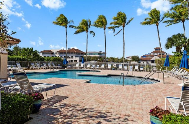 6700 Via Regina, Boca Raton, FL 33433