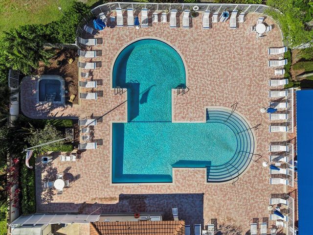 6700 Via Regina, Boca Raton, FL 33433