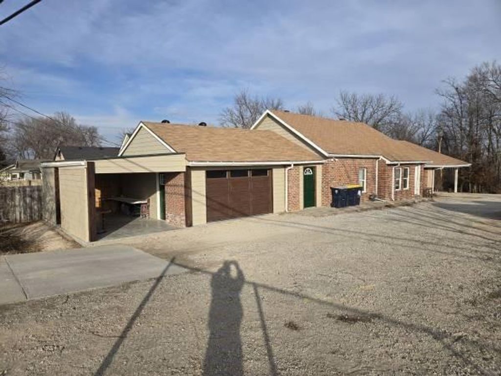 2249 Blue Ridge Boulevard, Kansas City, MO 64052