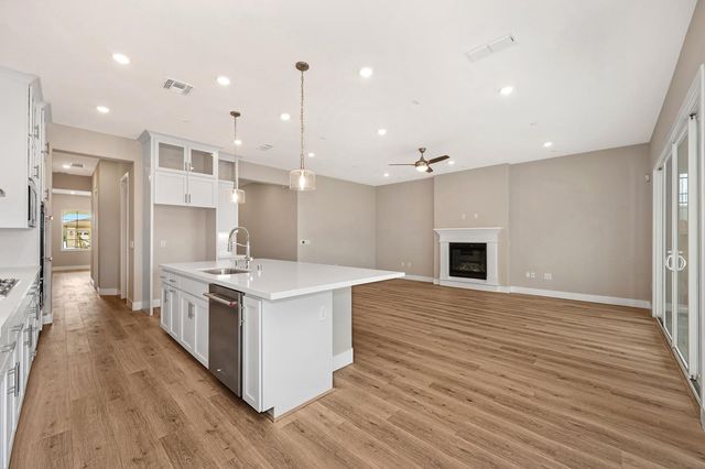 1324 Bear Creek Dr, Rocklin, CA 95765