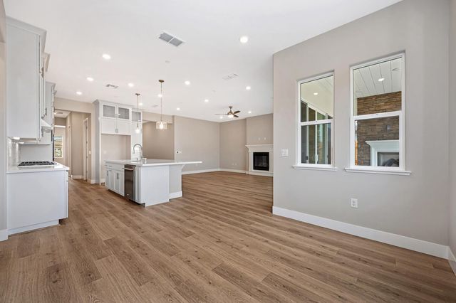 1324 Bear Creek Dr, Rocklin, CA 95765