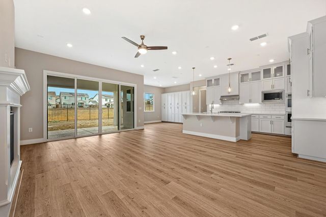 1324 Bear Creek Dr, Rocklin, CA 95765