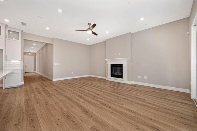 1324 Bear Creek Dr, Rocklin, CA 95765