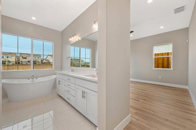 1324 Bear Creek Dr, Rocklin, CA 95765