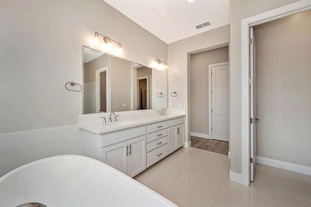 1324 Bear Creek Dr, Rocklin, CA 95765