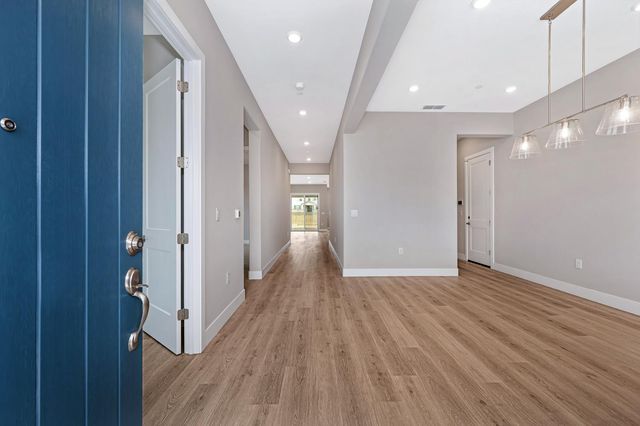 1324 Bear Creek Dr, Rocklin, CA 95765