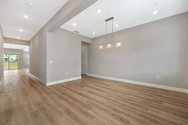 1324 Bear Creek Dr, Rocklin, CA 95765