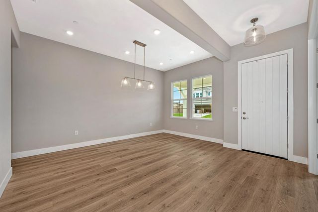 1324 Bear Creek Dr, Rocklin, CA 95765