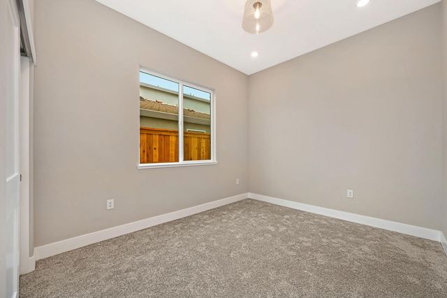 1324 Bear Creek Dr, Rocklin, CA 95765