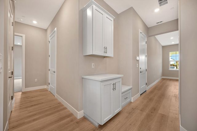 1324 Bear Creek Dr, Rocklin, CA 95765