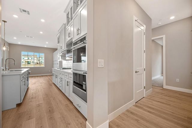 1324 Bear Creek Dr, Rocklin, CA 95765