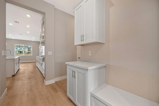 1324 Bear Creek Dr, Rocklin, CA 95765