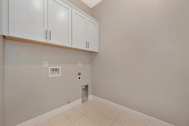 1324 Bear Creek Dr, Rocklin, CA 95765