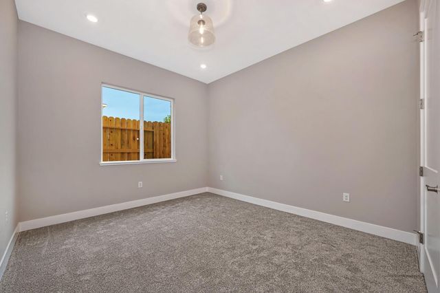 1324 Bear Creek Dr, Rocklin, CA 95765
