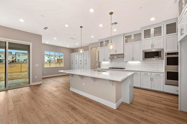 1324 Bear Creek Dr, Rocklin, CA 95765