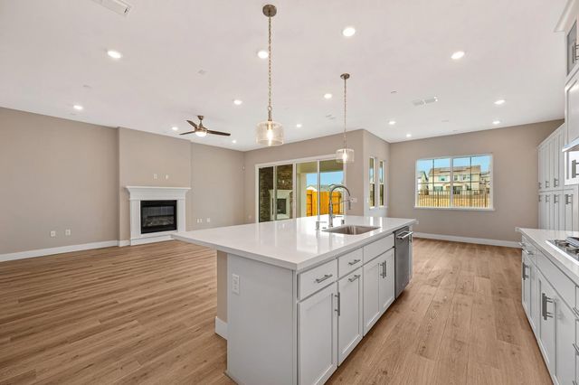 1324 Bear Creek Dr, Rocklin, CA 95765
