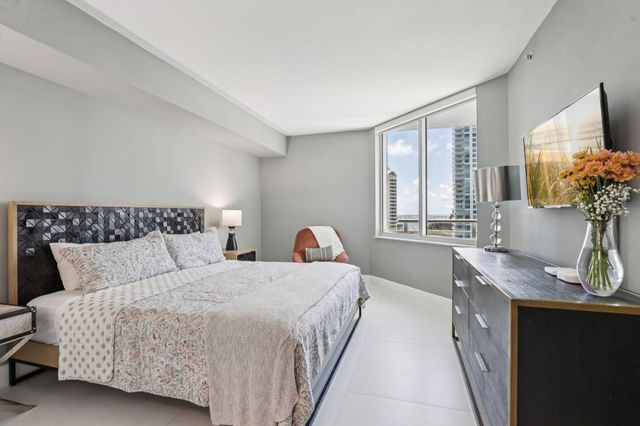 335 S Biscayne Boulevard 1607, Miami, FL 33131