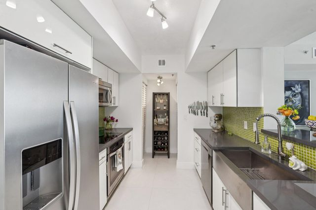 335 S Biscayne Boulevard 1607, Miami, FL 33131