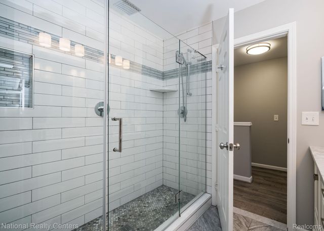 4949 Crooks Road, Royal Oak, MI 48073