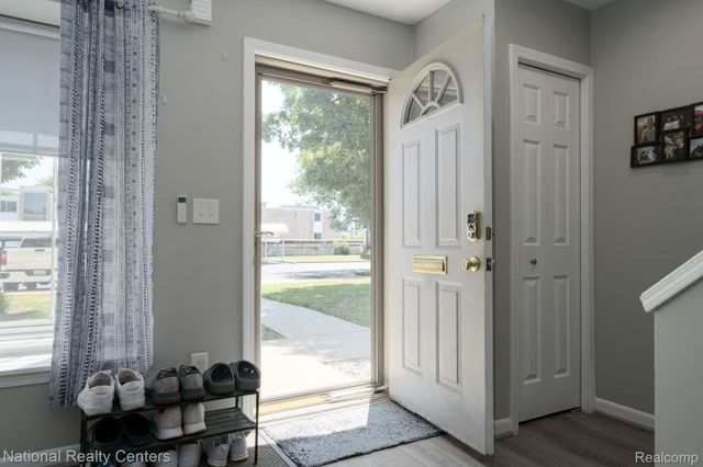 4949 Crooks Road, Royal Oak, MI 48073