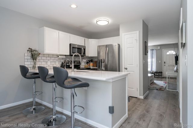 4949 Crooks Road, Royal Oak, MI 48073